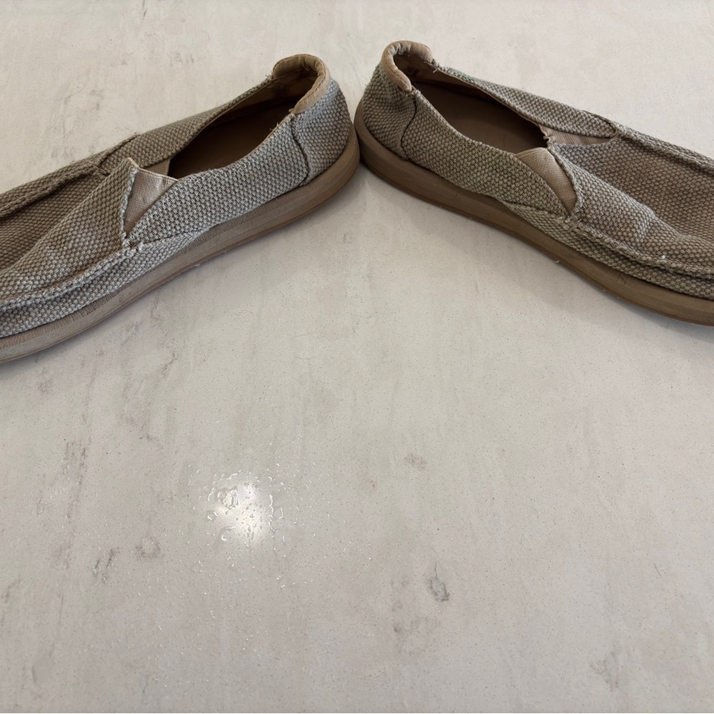 Men's Sanuk Tan Slip-On Shoes - Picture 3 of 5